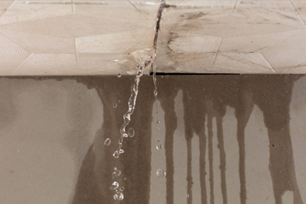 Professional Water Extraction technician working in Middletown, CA